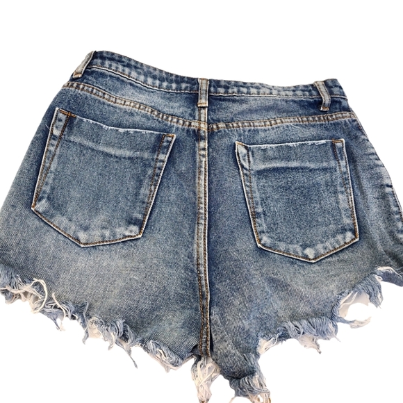 Signature 8 Distressed Button Fly Jean Shorts size medium - Picture 3 of 4